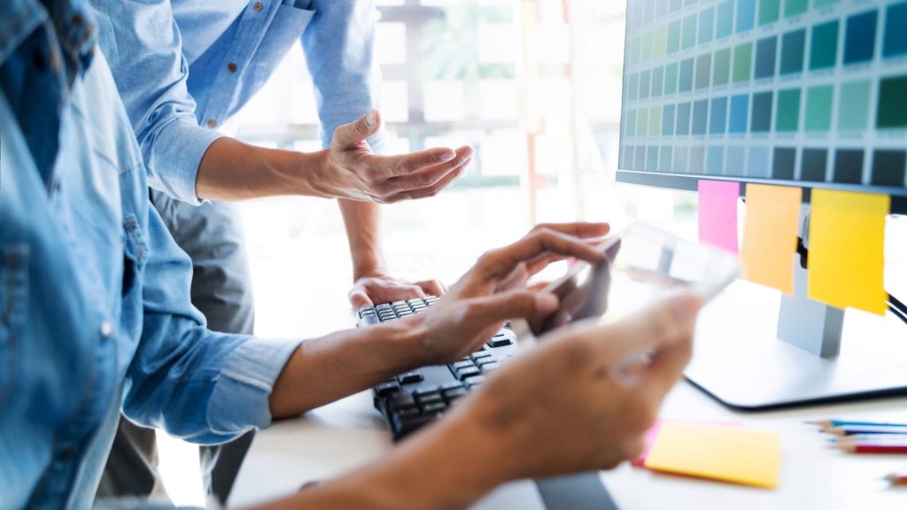 How to Structure a Website That Converts Visitors Into Leads